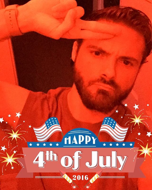 I don't even know what's going on here. Was that a salute? I guess so. Independence means different things to different people I guess. -__- #4thofjuly